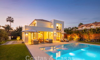 Villa superior renovada de estilo moderno en venta en el corazón del valle del golf de Nueva Andalucia, Marbella 56039 