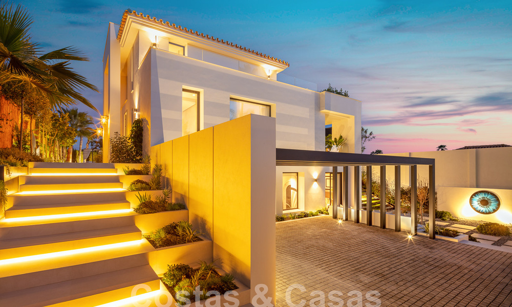 Villa superior renovada de estilo moderno en venta en el corazón del valle del golf de Nueva Andalucia, Marbella 56041