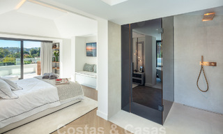 Villa superior renovada de estilo moderno en venta en el corazón del valle del golf de Nueva Andalucia, Marbella 56043 