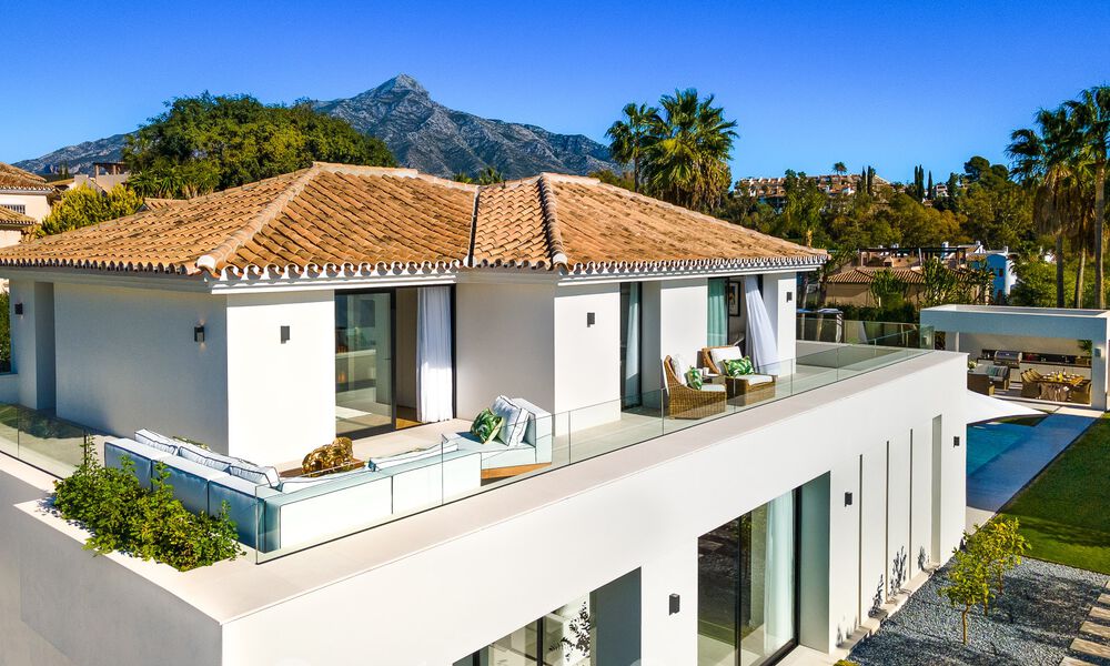 Villa superior renovada de estilo moderno en venta en el corazón del valle del golf de Nueva Andalucia, Marbella 56046