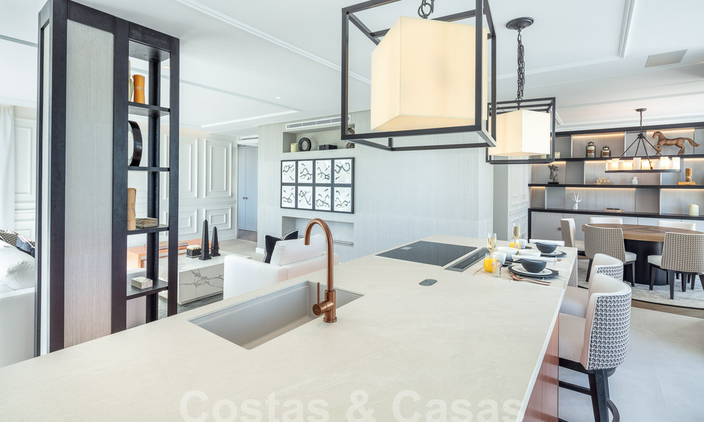 Villa superior renovada de estilo moderno en venta en el corazón del valle del golf de Nueva Andalucia, Marbella 56053