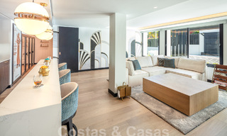 Villa superior renovada de estilo moderno en venta en el corazón del valle del golf de Nueva Andalucia, Marbella 56065 