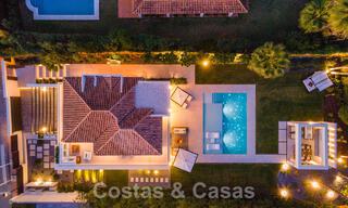 Villa superior renovada de estilo moderno en venta en el corazón del valle del golf de Nueva Andalucia, Marbella 56071 