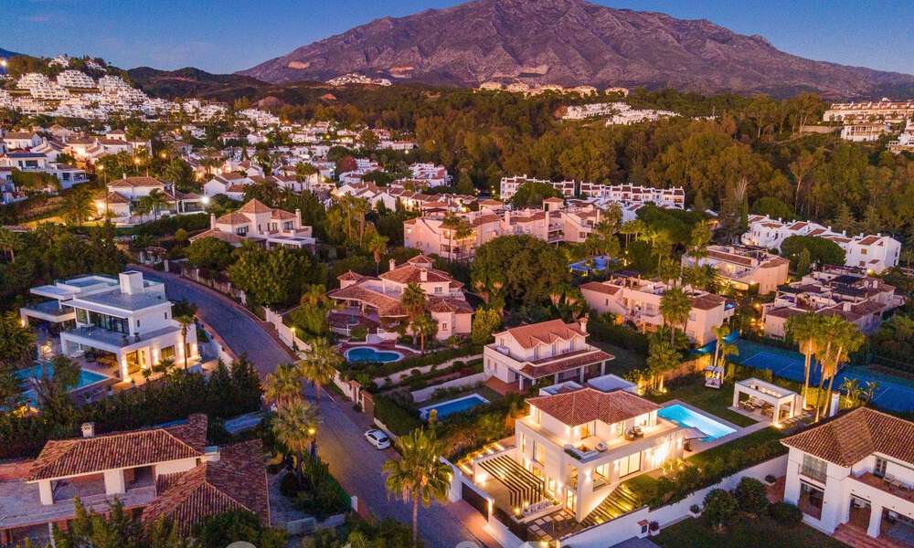 Villa superior renovada de estilo moderno en venta en el corazón del valle del golf de Nueva Andalucia, Marbella 56072