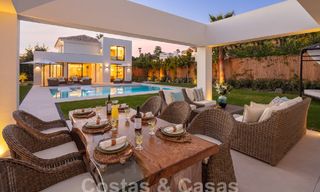 Villa superior renovada de estilo moderno en venta en el corazón del valle del golf de Nueva Andalucia, Marbella 56073 