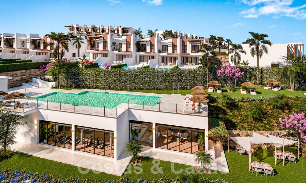 Nuevo proyecto de adosados en venta a un paso del Club de Golf en Mijas Costa, Costa del Sol 61200