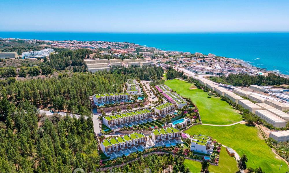 Nuevo proyecto de adosados en venta a un paso del Club de Golf en Mijas Costa, Costa del Sol 61203