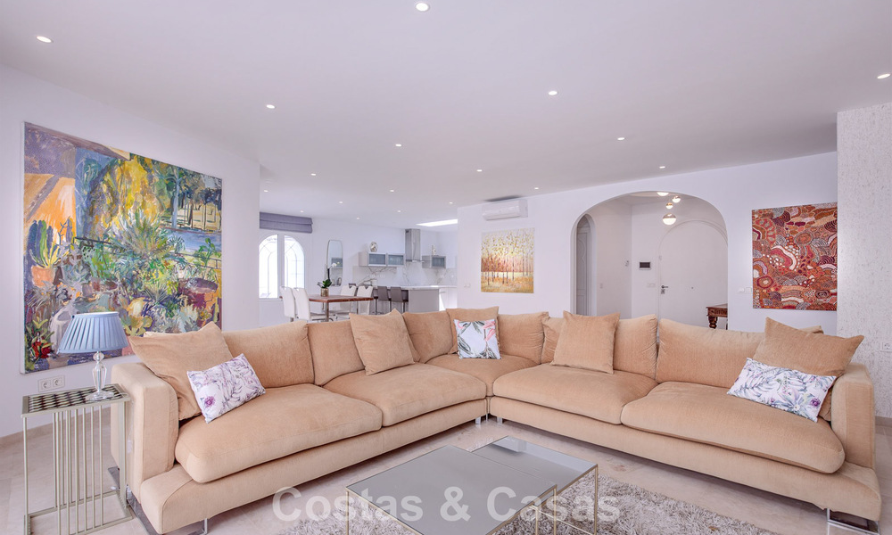 Elegante villa de una sola planta en venta a poca distancia de la playa en la Nueva Milla de Oro entre Marbella y Estepona 56487