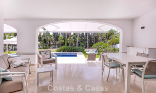 Elegante villa de una sola planta en venta a poca distancia de la playa en la Nueva Milla de Oro entre Marbella y Estepona 56496 