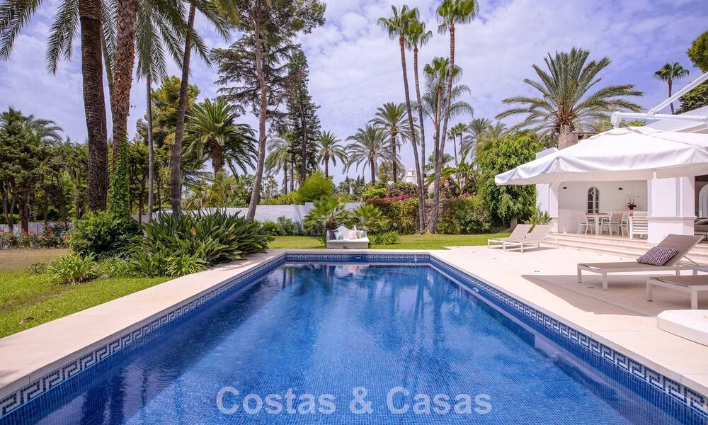 Elegante villa de una sola planta en venta a poca distancia de la playa en la Nueva Milla de Oro entre Marbella y Estepona 56502