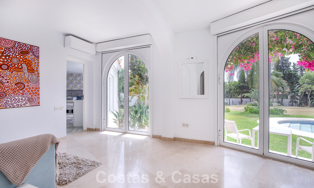 Elegante villa de una sola planta en venta a poca distancia de la playa en la Nueva Milla de Oro entre Marbella y Estepona 56503