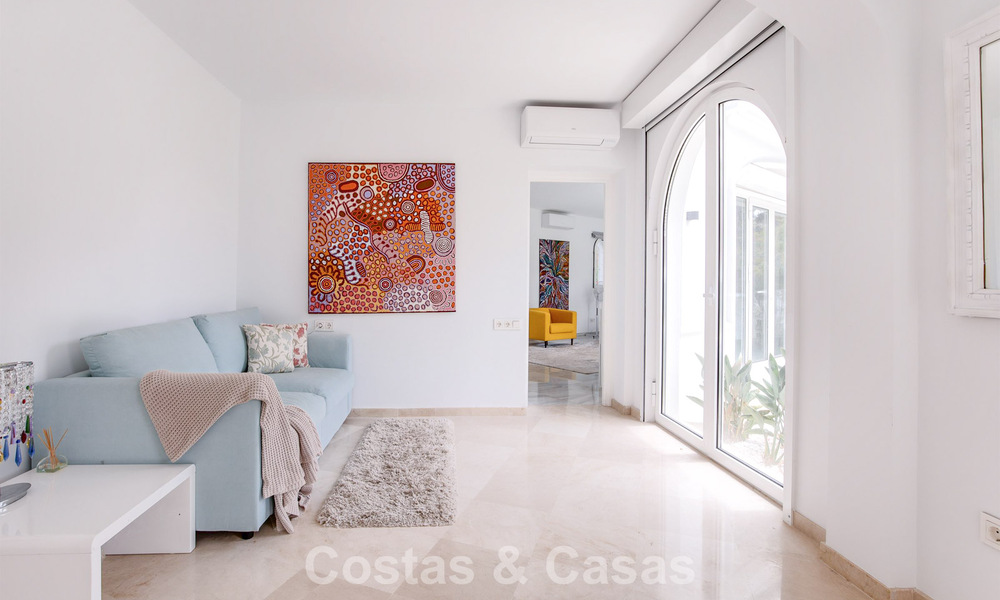 Elegante villa de una sola planta en venta a poca distancia de la playa en la Nueva Milla de Oro entre Marbella y Estepona 56504