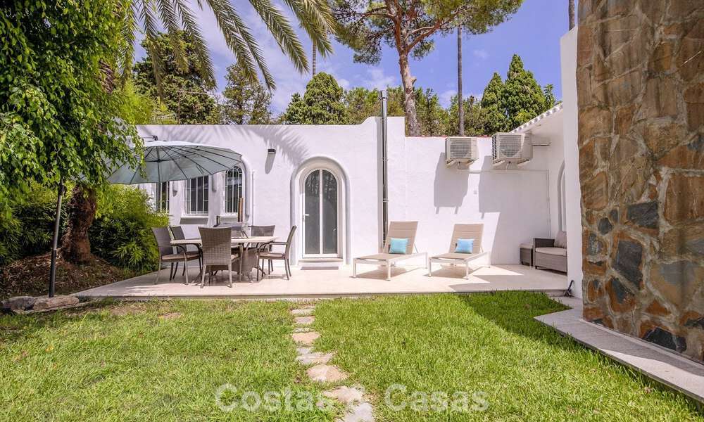 Elegante villa de una sola planta en venta a poca distancia de la playa en la Nueva Milla de Oro entre Marbella y Estepona 56511