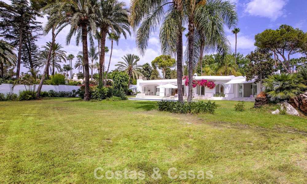 Elegante villa de una sola planta en venta a poca distancia de la playa en la Nueva Milla de Oro entre Marbella y Estepona 56516