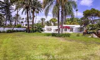 Elegante villa de una sola planta en venta a poca distancia de la playa en la Nueva Milla de Oro entre Marbella y Estepona 56516 