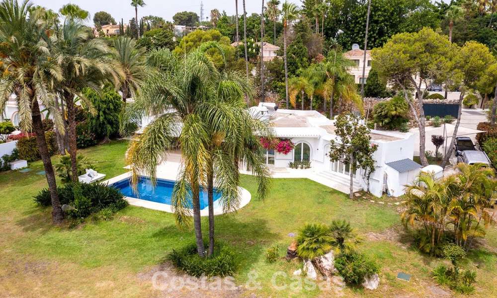 Elegante villa de una sola planta en venta a poca distancia de la playa en la Nueva Milla de Oro entre Marbella y Estepona 56517
