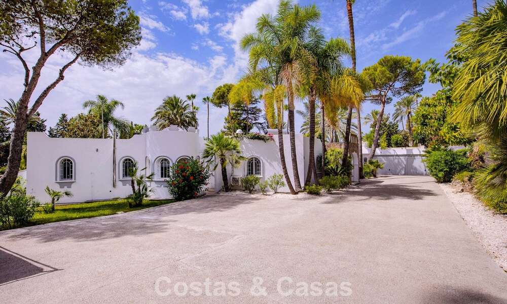 Elegante villa de una sola planta en venta a poca distancia de la playa en la Nueva Milla de Oro entre Marbella y Estepona 56518