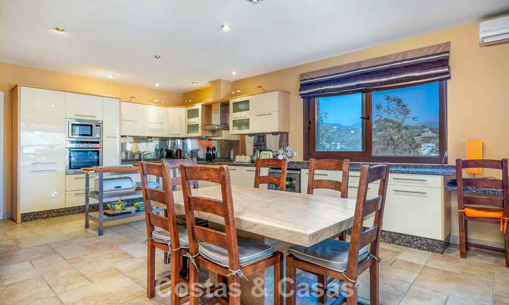 Prestigiosa villa de lujo en venta de estilo clásico español con vistas al mar en La Quinta en Marbella - Benahavis 56530