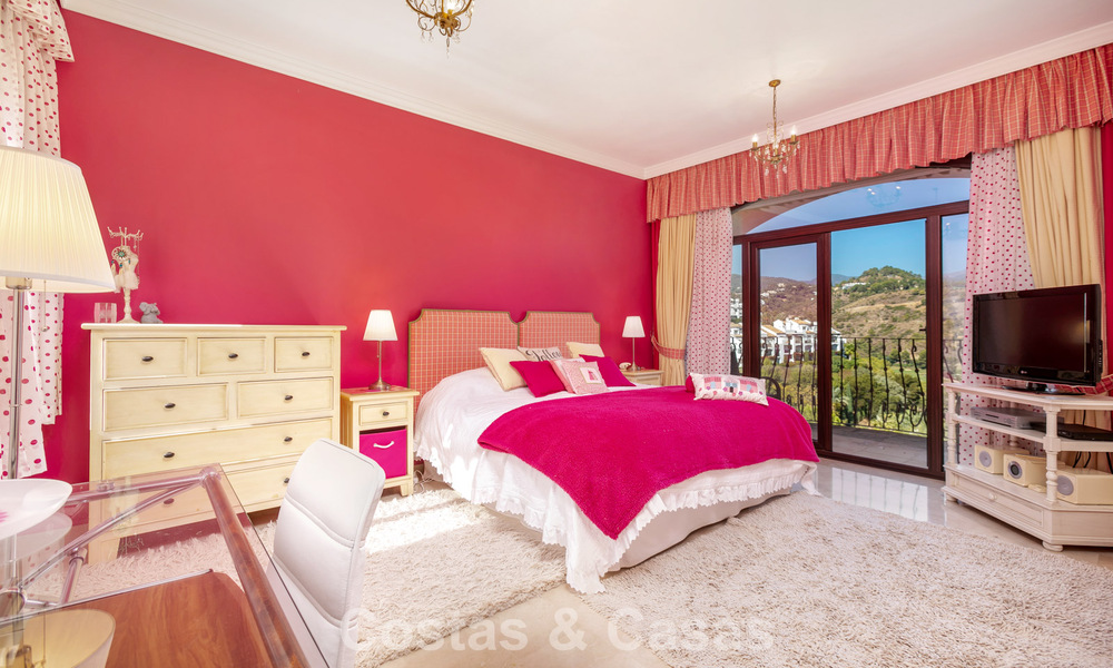 Prestigiosa villa de lujo en venta de estilo clásico español con vistas al mar en La Quinta en Marbella - Benahavis 56540