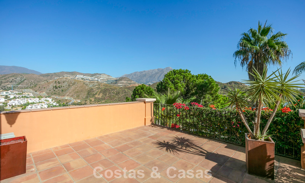 Prestigiosa villa de lujo en venta de estilo clásico español con vistas al mar en La Quinta en Marbella - Benahavis 56545
