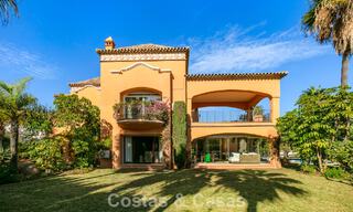 Prestigiosa villa de lujo en venta de estilo clásico español con vistas al mar en La Quinta en Marbella - Benahavis 56556 