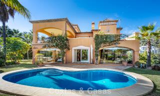 Prestigiosa villa de lujo en venta de estilo clásico español con vistas al mar en La Quinta en Marbella - Benahavis 56558 