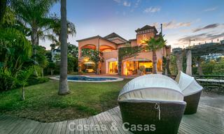 Prestigiosa villa de lujo en venta de estilo clásico español con vistas al mar en La Quinta en Marbella - Benahavis 56568 