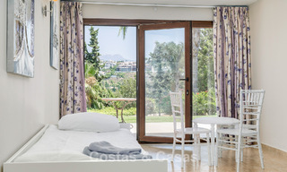 Lujosa villa de estilo andaluz rodeada de vegetación en una gran parcela en Marbella - Estepona 56294 