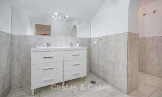 Lujosa villa de estilo andaluz rodeada de vegetación en una gran parcela en Marbella - Estepona 56295 