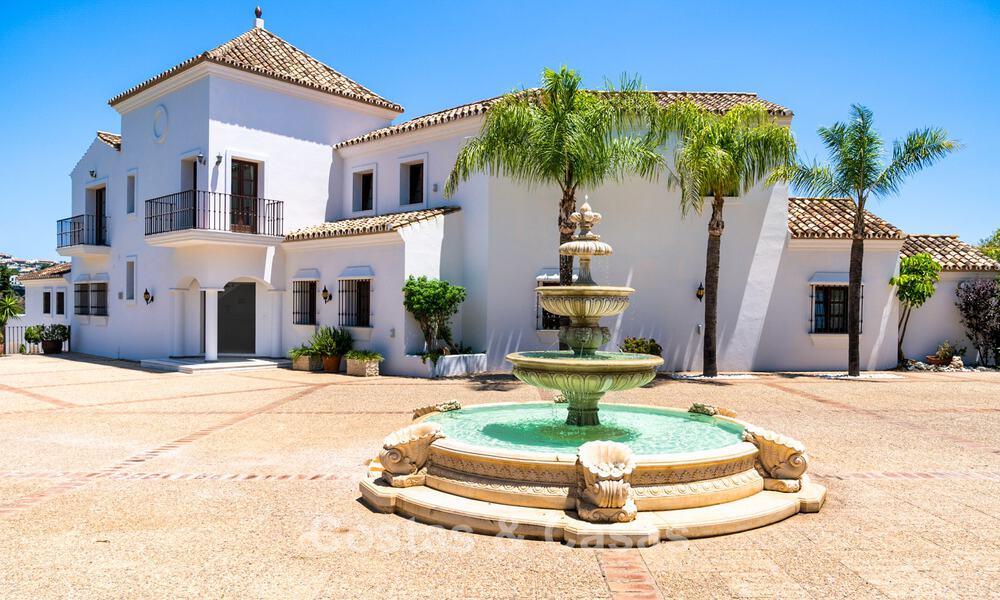 Lujosa villa de estilo andaluz rodeada de vegetación en una gran parcela en Marbella - Estepona 56297