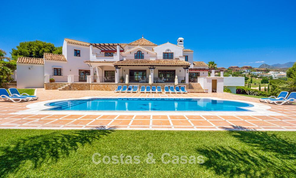 Lujosa villa de estilo andaluz rodeada de vegetación en una gran parcela en Marbella - Estepona 56304