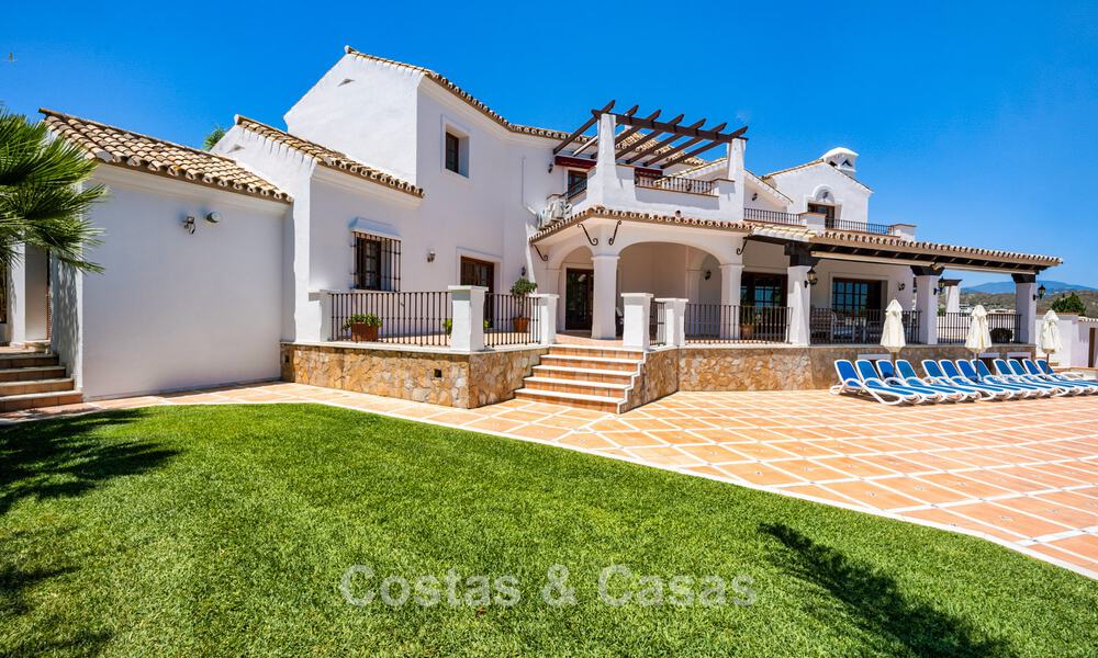 Lujosa villa de estilo andaluz rodeada de vegetación en una gran parcela en Marbella - Estepona 56306