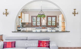 Lujosa villa de estilo andaluz rodeada de vegetación en una gran parcela en Marbella - Estepona 56313 