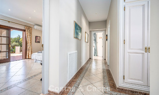 Lujosa villa de estilo andaluz rodeada de vegetación en una gran parcela en Marbella - Estepona 56318 