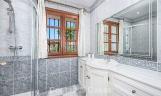 Lujosa villa de estilo andaluz rodeada de vegetación en una gran parcela en Marbella - Estepona 56324 