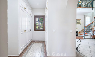Lujosa villa de estilo andaluz rodeada de vegetación en una gran parcela en Marbella - Estepona 56325 