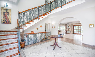 Lujosa villa de estilo andaluz rodeada de vegetación en una gran parcela en Marbella - Estepona 56326 