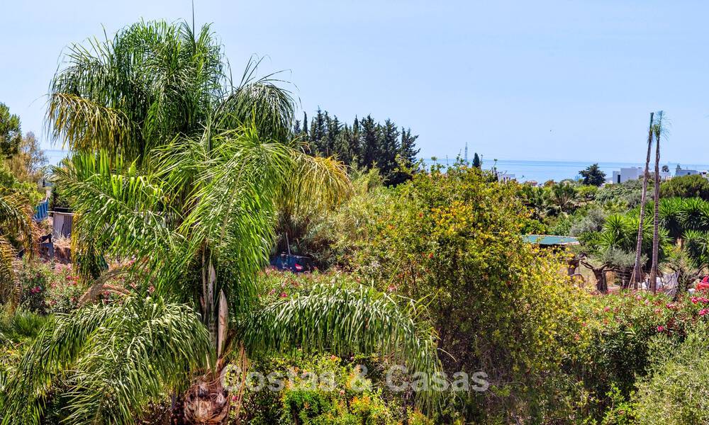 Lujosa villa de estilo andaluz rodeada de vegetación en una gran parcela en Marbella - Estepona 56332