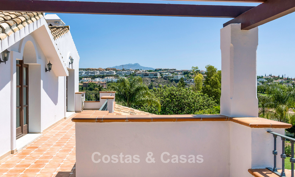 Lujosa villa de estilo andaluz rodeada de vegetación en una gran parcela en Marbella - Estepona 56333