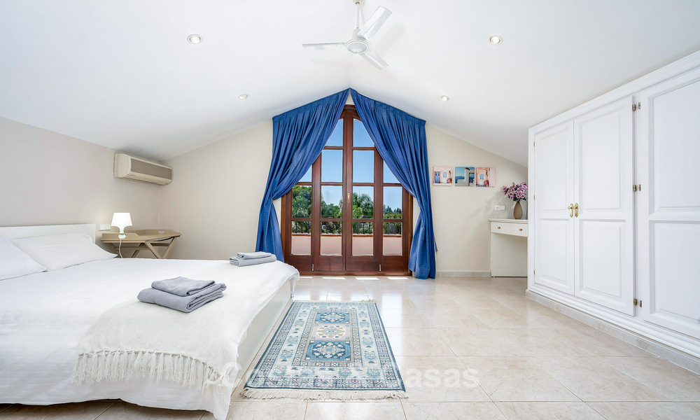 Lujosa villa de estilo andaluz rodeada de vegetación en una gran parcela en Marbella - Estepona 56336