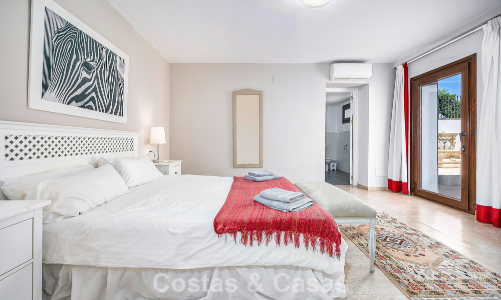 Lujosa villa de estilo andaluz rodeada de vegetación en una gran parcela en Marbella - Estepona 56343