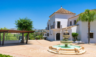 Lujosa villa de estilo andaluz rodeada de vegetación en una gran parcela en Marbella - Estepona 56359 