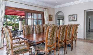 Lujosa villa de estilo andaluz rodeada de vegetación en una gran parcela en Marbella - Estepona 56364 