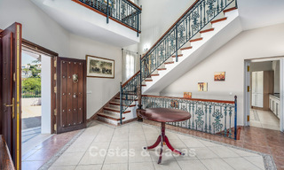 Lujosa villa de estilo andaluz rodeada de vegetación en una gran parcela en Marbella - Estepona 56368 