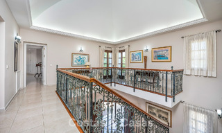 Lujosa villa de estilo andaluz rodeada de vegetación en una gran parcela en Marbella - Estepona 56369 