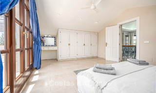 Lujosa villa de estilo andaluz rodeada de vegetación en una gran parcela en Marbella - Estepona 56374 