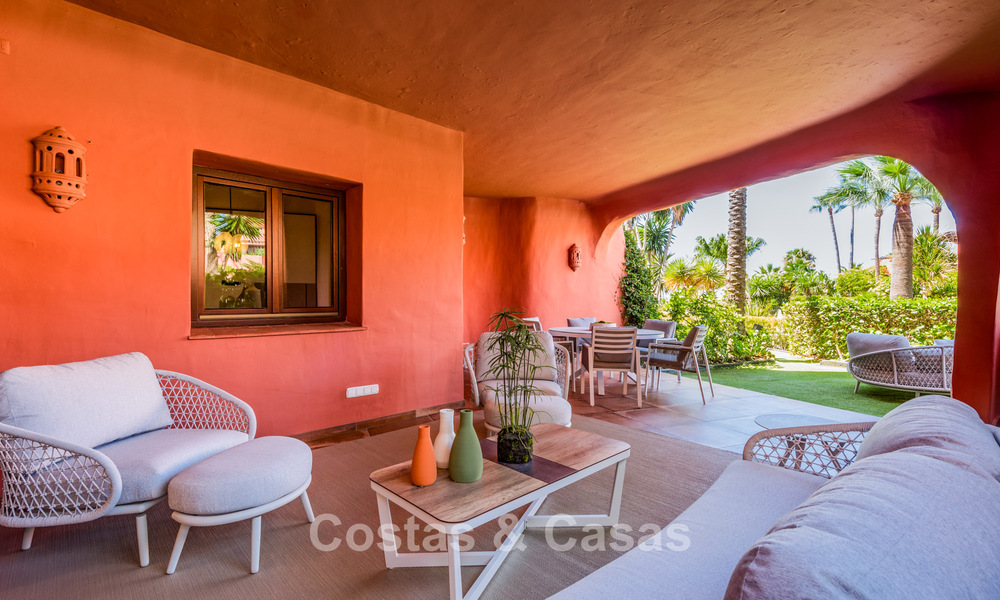 Prestigioso apartamento con jardín en venta en un complejo en primera línea de playa en la Nueva Milla de Oro entre Marbella y Estepona centro 56612