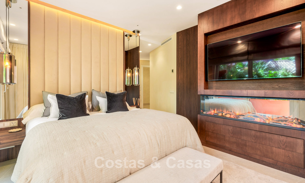 Prestigioso apartamento con jardín en venta en un complejo en primera línea de playa en la Nueva Milla de Oro entre Marbella y Estepona centro 56626