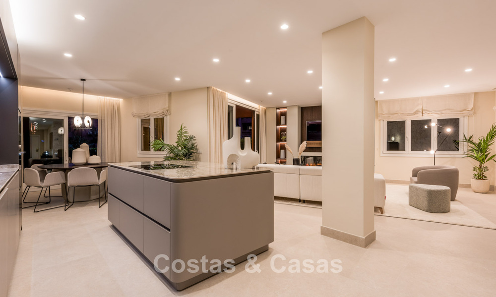 Prestigioso apartamento con jardín en venta en un complejo en primera línea de playa en la Nueva Milla de Oro entre Marbella y Estepona centro 56642