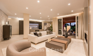 Prestigioso apartamento con jardín en venta en un complejo en primera línea de playa en la Nueva Milla de Oro entre Marbella y Estepona centro 56644 